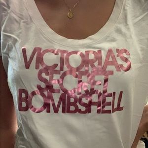 Vintage VS Bombshell tee